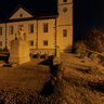 -Bellersheim- Kirche & Mahnmal bei Nacht