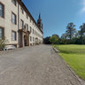 Vor dem Schloss in Corvey