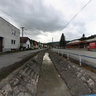 V Streženiciach pred obchodom